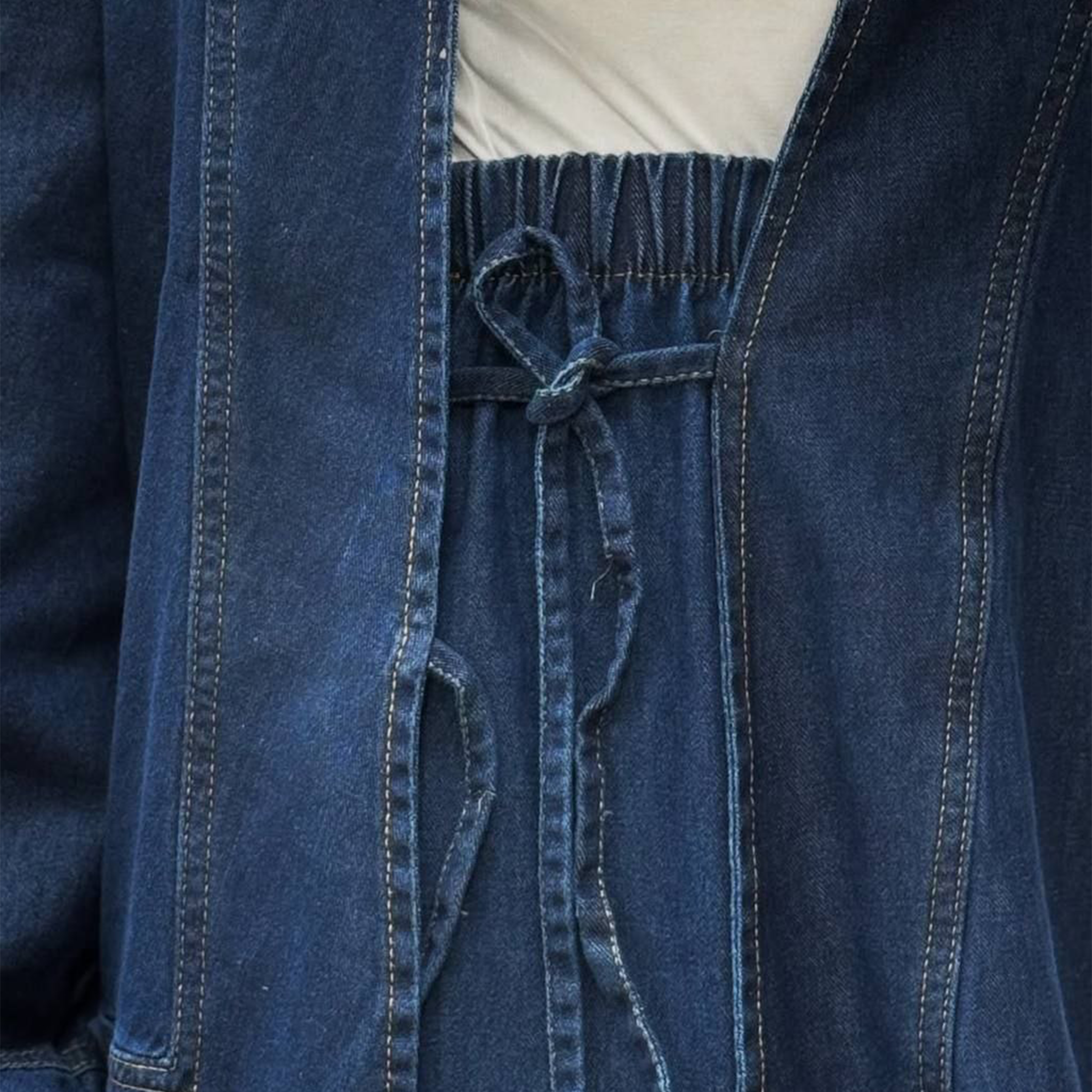 طقم جاكيت وبنطال دنيم نسائي بتصميم ملفوف باللون الأزرق الداكن