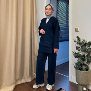 طقم جاكيت وبنطال دنيم نسائي بتصميم ملفوف باللون الأزرق الداكن